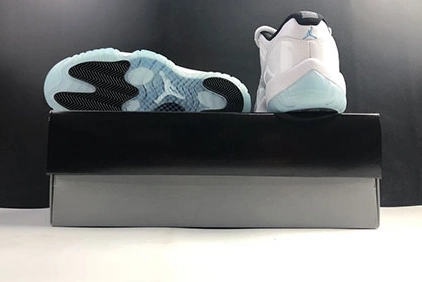 Air ”Legend 11 Blue“ Jordan 700 Sleek Low AV2187-117 0807